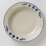 tsubane 日本美濃燒燕子深盤正面可以清楚看到螌子的表面和燕子圖案